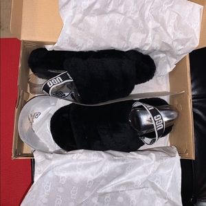 Black Ugg’s fluffy slides never before worn !